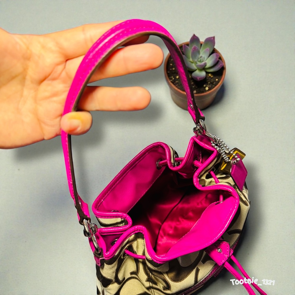 COACH DAISY- Bucket Shoulder Bag - Picture 15 of 15